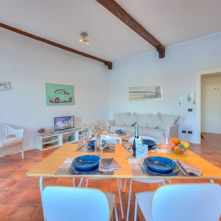 - Happy Apartment 4*